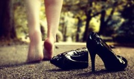 穿高跟鞋视频在线观看,跟随视频领略时尚风采